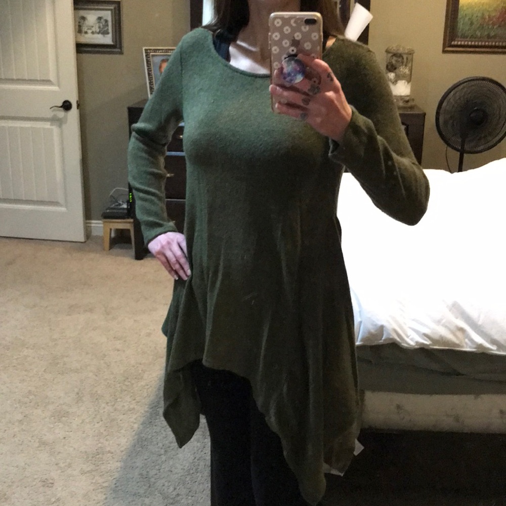 Green round neck tunic sweater with side pleats